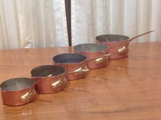 ขายหม้อเชฟโบราณ งานเก่าฝรั่งเศส ขึ้นรูปด้วยมือ สวยงามน่าใช้ 1 ชุด 5 ใบ