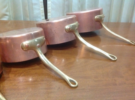 ขายหม้อเชฟโบราณ งานเก่าฝรั่งเศส ขึ้นรูปด้วยมือ สวยงามน่าใช้ 1 ชุด 5 ใบ