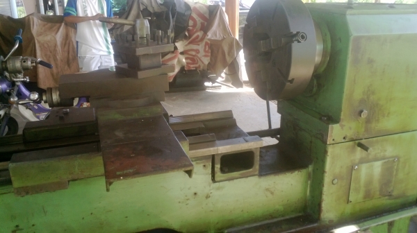 แท่นกลึง 6 ฟุต รุ่นหนัก 2 เพลา พร้อมใช้งาน สภาพสวย ๆ คอลึก อุปกรณ์ครบ 89,000