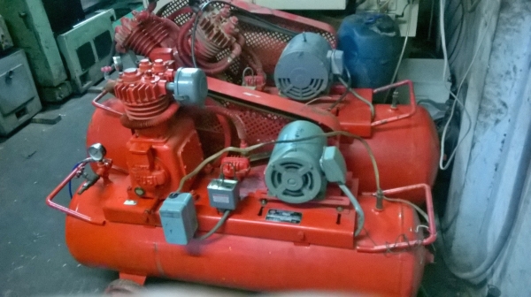 ขายปั้มลมญี่ปุ่นสวยๆ ฟูจิ 3 แรง 2 สูบ  ถัง 155 ลิตร รุ่นแรงดันสูง