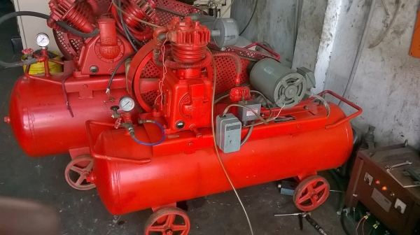 ขายปั้มลมญี่ปุ่นสวยๆ ฟูจิ 3 แรง 2 สูบ  ถัง 155 ลิตร รุ่นแรงดันสูง