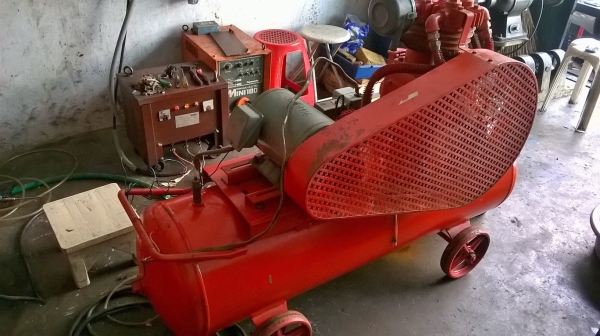 ขายปั้มลมญี่ปุ่นสวยๆ ฟูจิ 3 แรง 2 สูบ  ถัง 155 ลิตร รุ่นแรงดันสูง