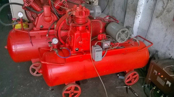 ขายปั้มลมญี่ปุ่นสวยๆ ฟูจิ 3 แรง 2 สูบ  ถัง 155 ลิตร รุ่นแรงดันสูง