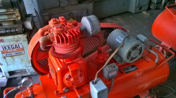 ขายปั้มลมญี่ปุ่นสวยๆ ฟูจิ 3 แรง 2 สูบ  ถัง 155 ลิตร รุ่นแรงดันสูง