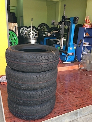 ขายยางใหม่ Bridgestone Dueler 840 255/65/17 ปี15