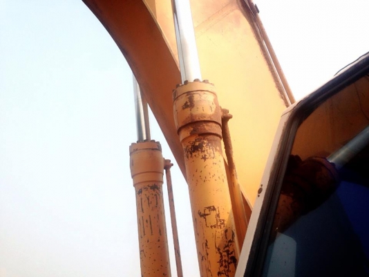 **890,000 บ.ต่อรอง///แบคโฮ PC200-5** ขายแบคโฮ ยอดนิยม KOMATSU PC200-5 S.No.49358 เครื่องเดิม ปั้มเดิม ไฟฟ้าครบ เครื่องดี แน่นดี ปั้มดีแรง เครื่องปั้มแห้ง ไม่มีเยิ้ม ทำงานดี เร็วดีครับ บูมอาร์มดี บุ้งกี๋หนา เอวดี แน่น ไม่แตกไม่ร้าว ช่วงล่าง 70-80\% โซ่ดี หน