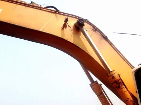 **890,000 บ.ต่อรอง///แบคโฮ PC200-5** ขายแบคโฮ ยอดนิยม KOMATSU PC200-5 S.No.49358 เครื่องเดิม ปั้มเดิม ไฟฟ้าครบ เครื่องดี แน่นดี ปั้มดีแรง เครื่องปั้มแห้ง ไม่มีเยิ้ม ทำงานดี เร็วดีครับ บูมอาร์มดี บุ้งกี๋หนา เอวดี แน่น ไม่แตกไม่ร้าว ช่วงล่าง 70-80\% โซ่ดี หน