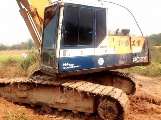 **890,000 บ.ต่อรอง///แบคโฮ PC200-5** ขายแบคโฮ ยอดนิยม KOMATSU PC200-5 S.No.49358 เครื่องเดิม ปั้มเดิม ไฟฟ้าครบ เครื่องดี แน่นดี ปั้มดีแรง เครื่องปั้มแห้ง ไม่มีเยิ้ม ทำงานดี เร็วดีครับ บูมอาร์มดี บุ้งกี๋หนา เอวดี แน่น ไม่แตกไม่ร้าว ช่วงล่าง 70-80\% โซ่ดี หน