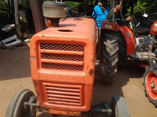 ขายตามสภาพรถไถ20เครื่องติดปกติขับได้  คูโบต้า     (ถอดยางไปปะ)