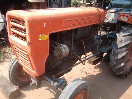 ขายตามสภาพรถไถ20เครื่องติดปกติขับได้  คูโบต้า     (ถอดยางไปปะ)