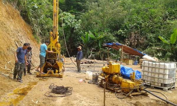 ขายเครื่องเจาะสำรวจแร่ หิน coring ใช้หัวเจาะเพชรยี่ห้อ Longyear