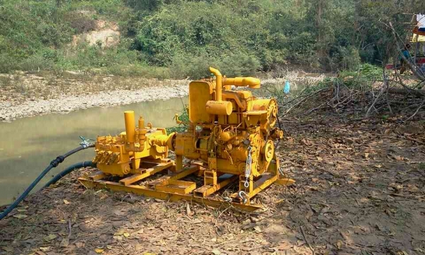 ขายเครื่องเจาะสำรวจแร่ หิน coring ใช้หัวเจาะเพชรยี่ห้อ Longyear