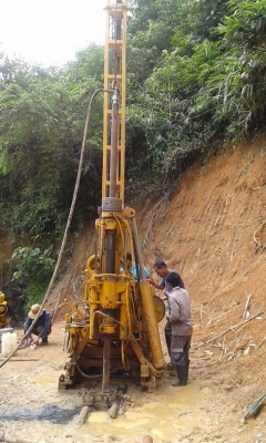 ขายเครื่องเจาะสำรวจแร่ หิน coring ใช้หัวเจาะเพชรยี่ห้อ Longyear