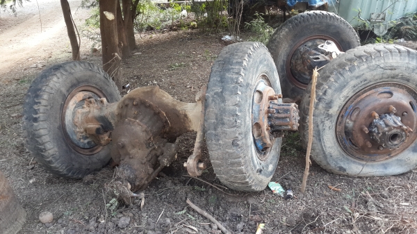 ช่วงล่างf18 2เพลาไม่มีแท่นเพลาและแหนบขายตามสภาพ