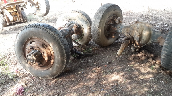 ช่วงล่างf18 2เพลาไม่มีแท่นเพลาและแหนบขายตามสภาพ