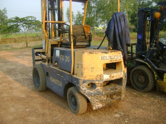 ฟอร์คลีฟต์   2 ตัน  สูง  4 เมตร   สภาพดี  ราคา  155,000  บาท