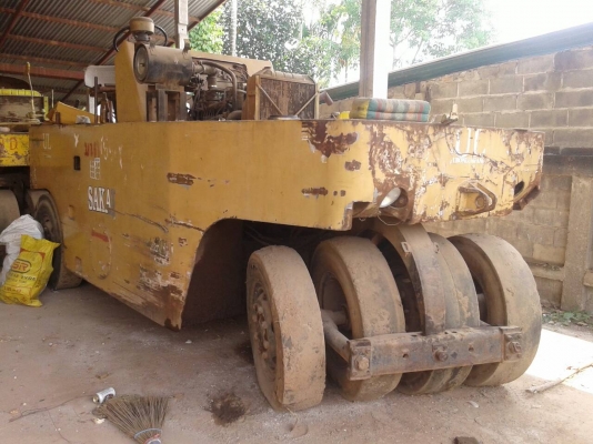 ขายรถบด SAKAI 9 ล้อยาง เอกสารเล่มทะเบียน กับ WATANABE 11 ล้อ ไม่มีเอกสาร ราคา 350000