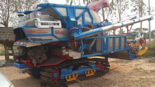 ขายรถเกี่ยวข้าวSS50I 210 6HH1 TURBO ศักดิ์พัฒนา ช่วงล่างเต็มปั๊มแห้ง สภาพพร้อมลุยงาน เครื่องแน่น โซ่เต็ม ตัวเดิน12 ปั๊ม22 ไดกิ้น