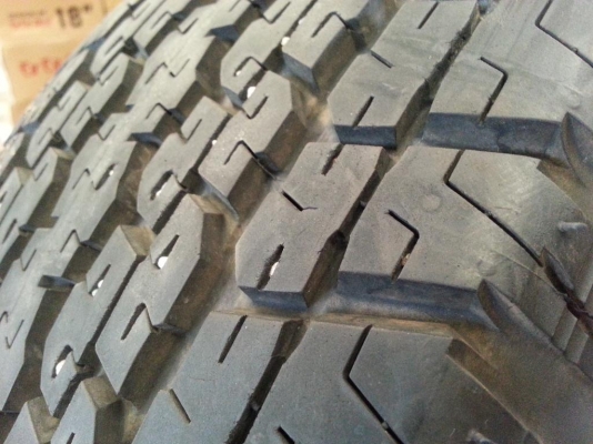 ยาง 255 65 17 บริสโตน 840 ใหม่มาก90เปอร์เซ็น