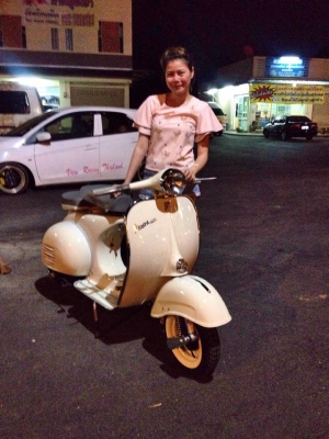 เอเซียเวสป้า---->>จัดส่งรถvespa 64 สีครีมอ่อน ให้คุณเอ็ม ที่ราชบุรี เรียบร้อย04/03/2558 เอเซียเวสป้า---->>จัดส่งรถvespa 64 สีครีมอ่อน ให้คุณเอ็ม ที่ราชบุรี เรียบร้อย04/03/2558