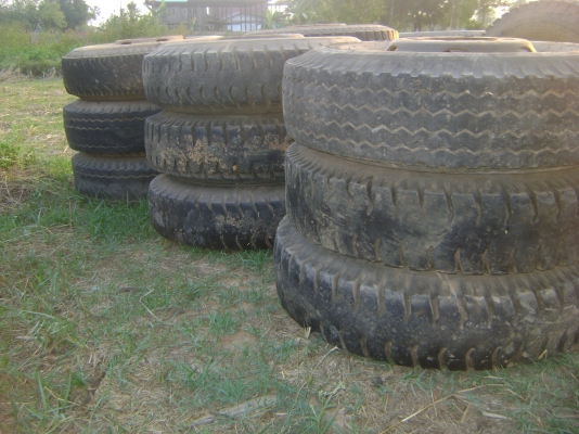 ยาง 1000/20  มีหลายเส้น  เลือกก่อนได้ก่อน  เส้นละ  4,500 บาท