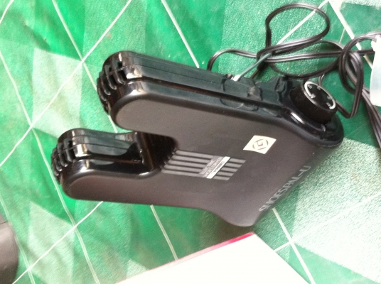 เครื่องเป่าแห้งรองเท้า SHOES DRYER ช่วยให้รองเท้าแห้งสนิทจากจุดที่แสงและความร้อนไม่ถึง