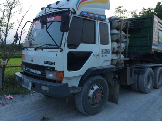 ลดราคาแล้วรับ..ขายเฉพาะหัว สิบล้อหัวลาก2เพลาMITSUBISHI527HRSเครื่องM6ติดก๊าซNgv8ถังเกียร์อินตั้น