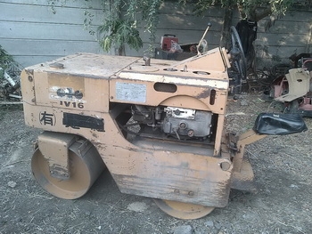 ภาพอีกมุมครับ - รถบด ดิน นั่งขับเล็ก มาแล้วนะครับ - รุ่น KOMATSU JV 19 ระบบสั่นสะเทือน หน้าเหล็กหลังเหล็ก เก่าญี่ปุ่นแท้