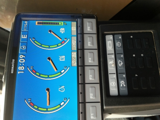 ขายKOMATSU  PC200-8