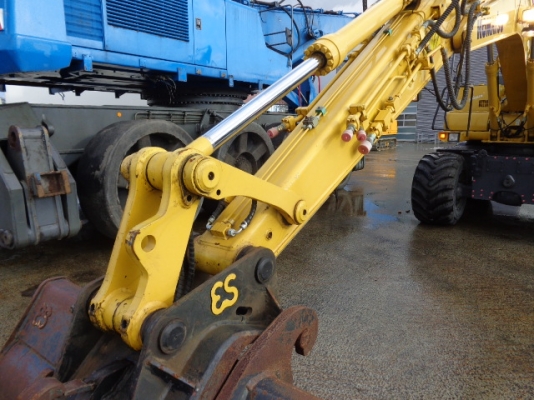 ถึงไทยแล้ว รถขุดล้อยาง PW130-7, K40**** มาดูรถที่บริษัทได้เลยครับ