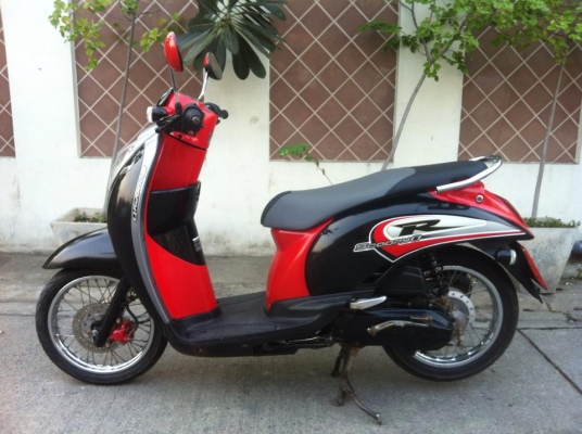 Honda Scoopy i หัวฉีด แดงดำ สวย วิ่งน้อย 18500 บาท