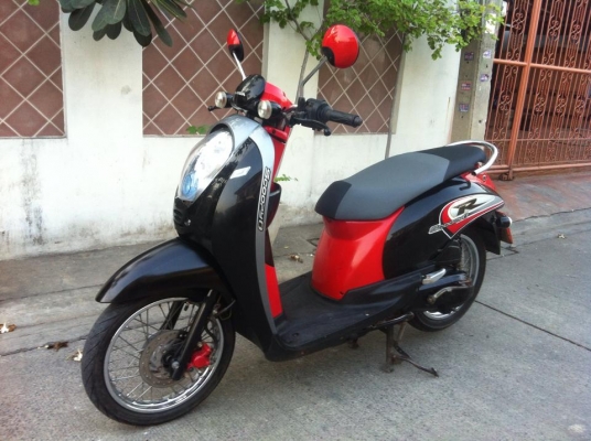 Honda Scoopy i หัวฉีด แดงดำ สวย วิ่งน้อย 18500 บาท