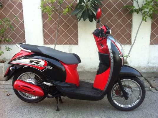 Honda Scoopy i หัวฉีด แดงดำ สวย วิ่งน้อย 18500 บาท