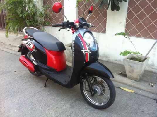 Honda Scoopy i หัวฉีด แดงดำ สวย วิ่งน้อย 18500 บาท