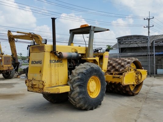 ขายรถบดอัดสั่นสะเทือนล้อหนาม 10 ตัน BOMAG BW212PD-2 รถเก่านอกนำเข้าจาก USA แท้ 100\% สภาพสวย ไม่เคยใช้งานไทย