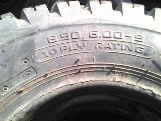 6.00-9    DEESTONE มี 4 เส้น เส้นละ 500 บาท TEL.081-427-3941