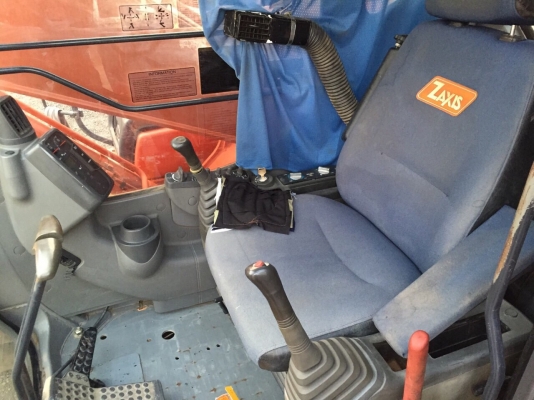 รถแม็คโคร Hitachi  รุ่น zx 200-1  สภาพพร้อมใช้งาน  เครื่องดี  ปั้มดี เอวแน่น  โซ่เต็ม  ใช้งาน  10,500 ชั่วโมง