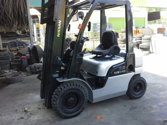 NISSANรุ่นใหม่ล่าสุด ขนาด2ตัน เสาสูง6เมตร เกียร์ออร์โต้ เครื่องยนต์ดีเซลS4S การใช้งาน2XXXชั่วโมง ราคาต่อรองได้ 0816161541