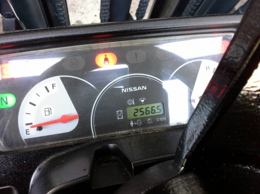 NISSANรุ่นใหม่ล่าสุด ขนาด2ตัน เสาสูง6เมตร เกียร์ออร์โต้ เครื่องยนต์ดีเซลS4S การใช้งาน2XXXชั่วโมง ราคาต่อรองได้ 0816161541