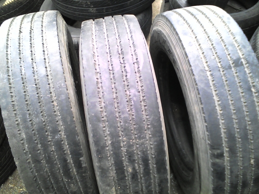 215/75R17.5  MAXXIS  มี 3 เส้น TEL.081-427-3941