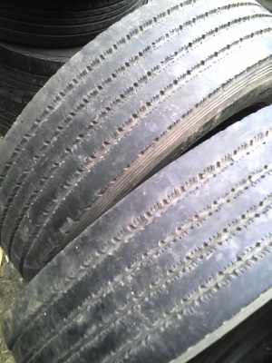 215/75R17.5  MAXXIS  มี 3 เส้น TEL.081-427-3941