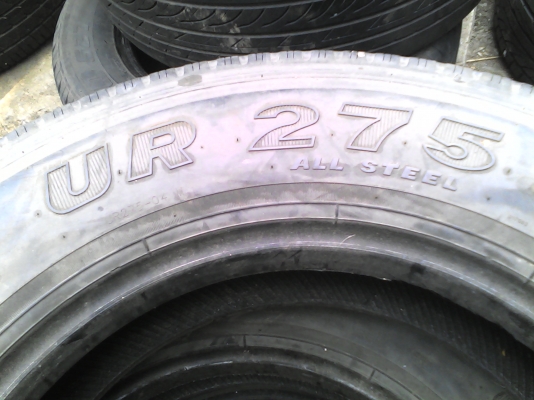 215/75R17.5  MAXXIS  มี 3 เส้น TEL.081-427-3941
