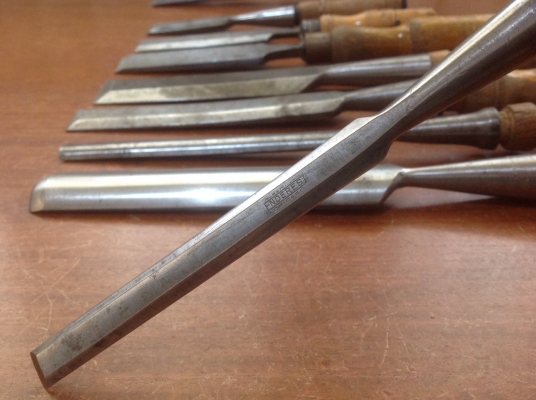 ขายสิ่วโบราณด้ามไม้ งานเมกา และอังกฤษ ทั้งชุด 9 ชิ้น