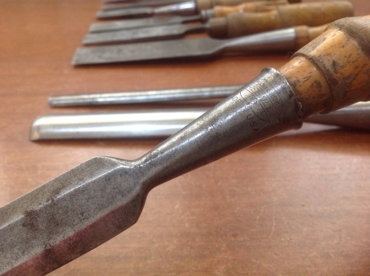 ขายสิ่วโบราณด้ามไม้ งานเมกา และอังกฤษ ทั้งชุด 9 ชิ้น