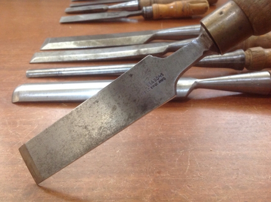 ขายสิ่วโบราณด้ามไม้ งานเมกา และอังกฤษ ทั้งชุด 9 ชิ้น