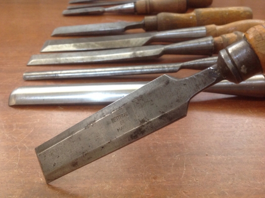 ขายสิ่วโบราณด้ามไม้ งานเมกา และอังกฤษ ทั้งชุด 9 ชิ้น