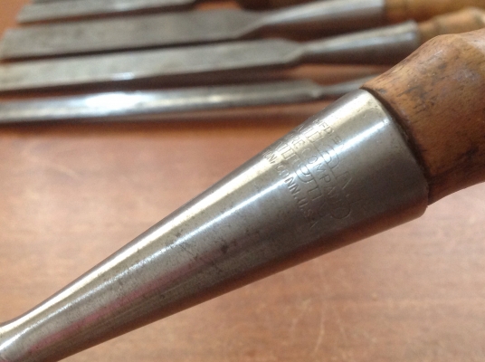 ขายสิ่วโบราณด้ามไม้ งานเมกา และอังกฤษ ทั้งชุด 9 ชิ้น