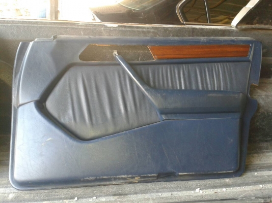 แผงประตูข้าง w124 รถเบนซ์ 4 อัน หน้าหลัง สภาพสวย ดี ราคาถูก สนใจสอบถาม คุณเก่ง 089-2345064