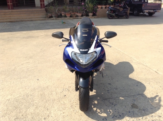 ธารนนทบุรี//ขาย SUZUKI GSX R1000 K1 สภาพนางฟ้า ของแต่งแน่นๆครับ ระบบไฟระบบเครื่องสมบูรณ์มากๆ ท๊อกมาตามมือครับ ราคา 129,000 บาท เอกสารอินวอยท์+สรรพสามิตแท้ 100 \%