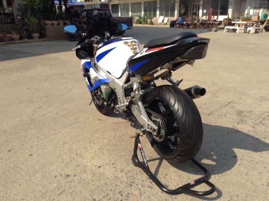 ธารนนทบุรี//ขาย SUZUKI GSX R1000 K1 สภาพนางฟ้า ของแต่งแน่นๆครับ ระบบไฟระบบเครื่องสมบูรณ์มากๆ ท๊อกมาตามมือครับ ราคา 129,000 บาท เอกสารอินวอยท์+สรรพสามิตแท้ 100 \%